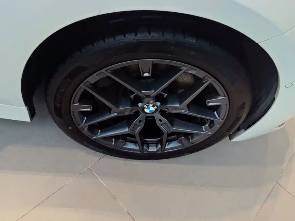 BMW 3 Series 2025 — фото 14