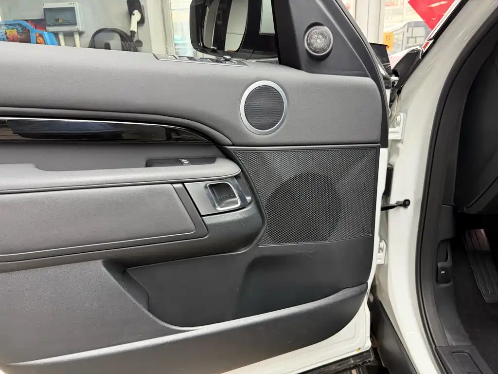 Land Rover Discovery 2020 — фото 12