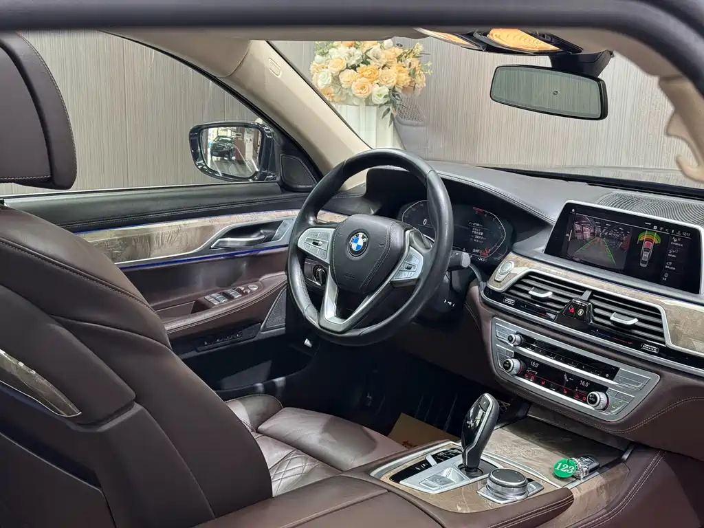 BMW 7 Series 2019 — фото 8