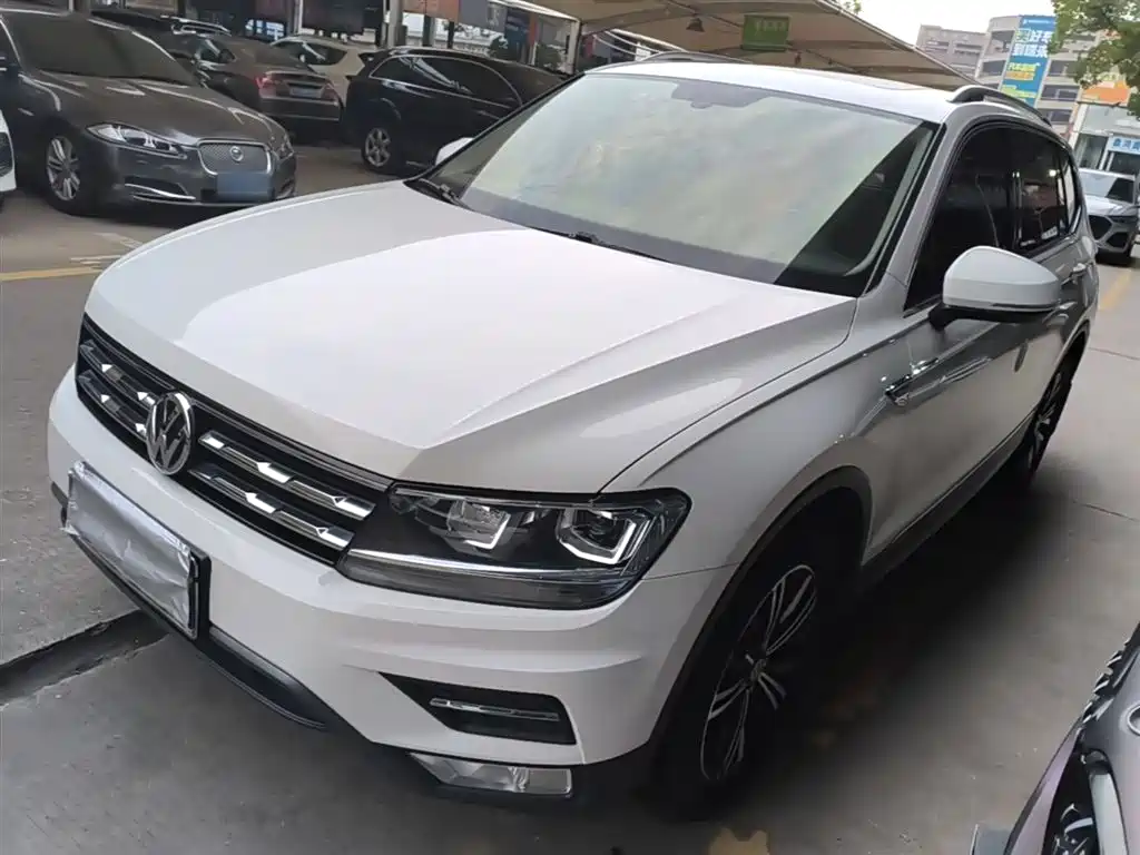 Volkswagen Tiguan L 2020 — фото 1