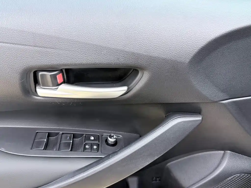 Toyota Corolla 2023 — фото 10