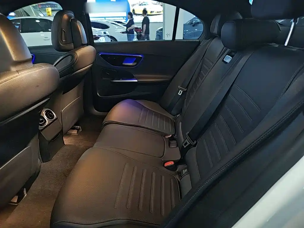 Mercedes-Benz C-Class 2023 — фото 17
