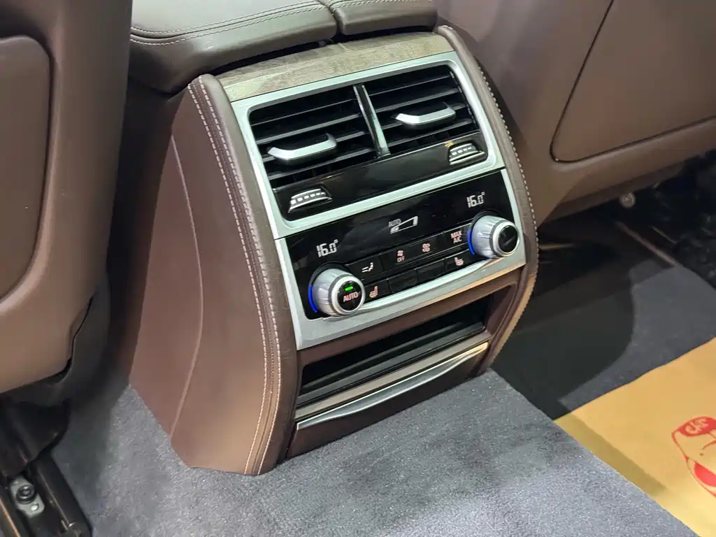 BMW 7 Series 2019 — фото 17