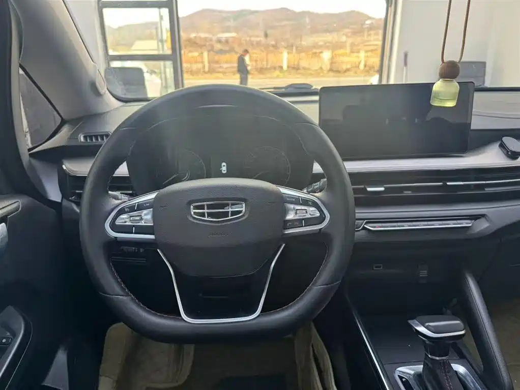 Geely Vision X3 2022 — фото 11