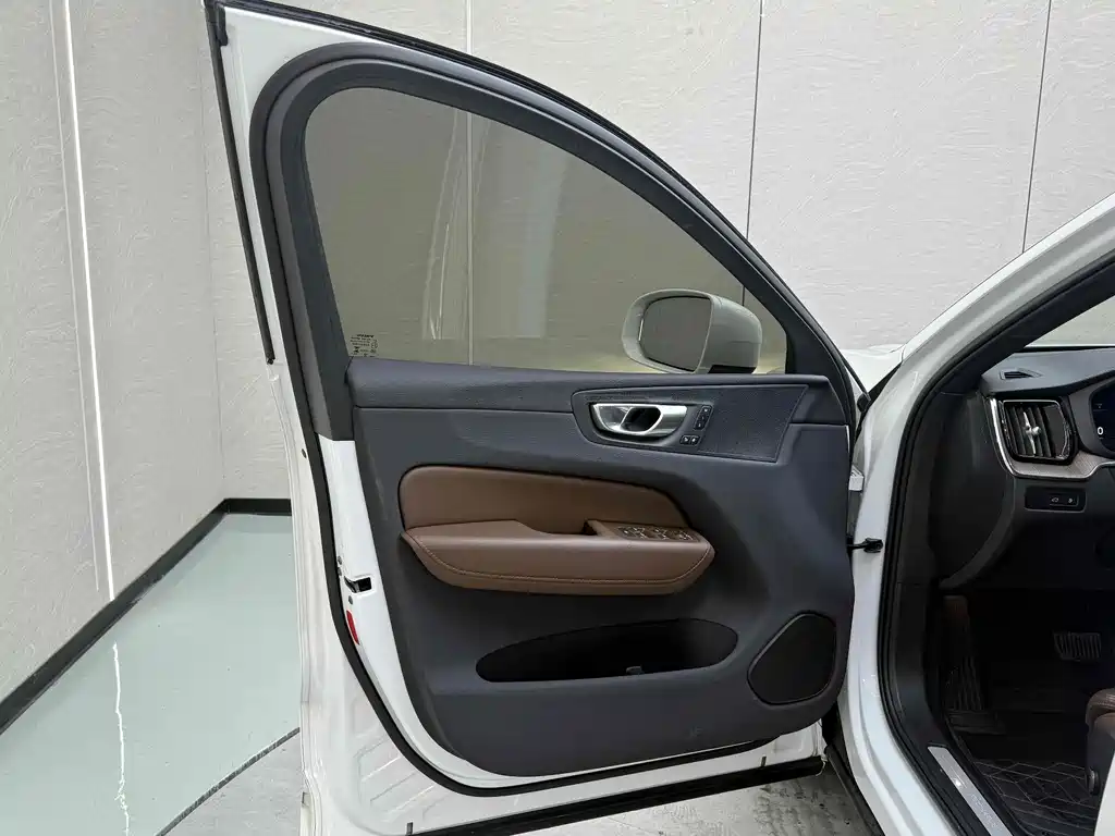 Volvo XC60 PHEV 2024 — фото 24