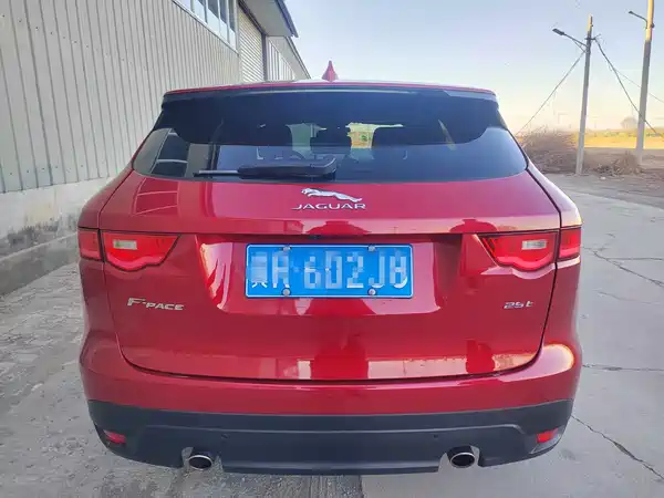 Jaguar F-PACE 2016