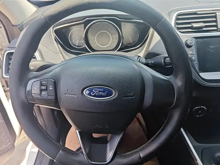 Ford Escort 2019 — фото 15