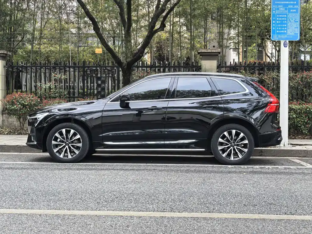 Volvo XC60 2023 — фото 3