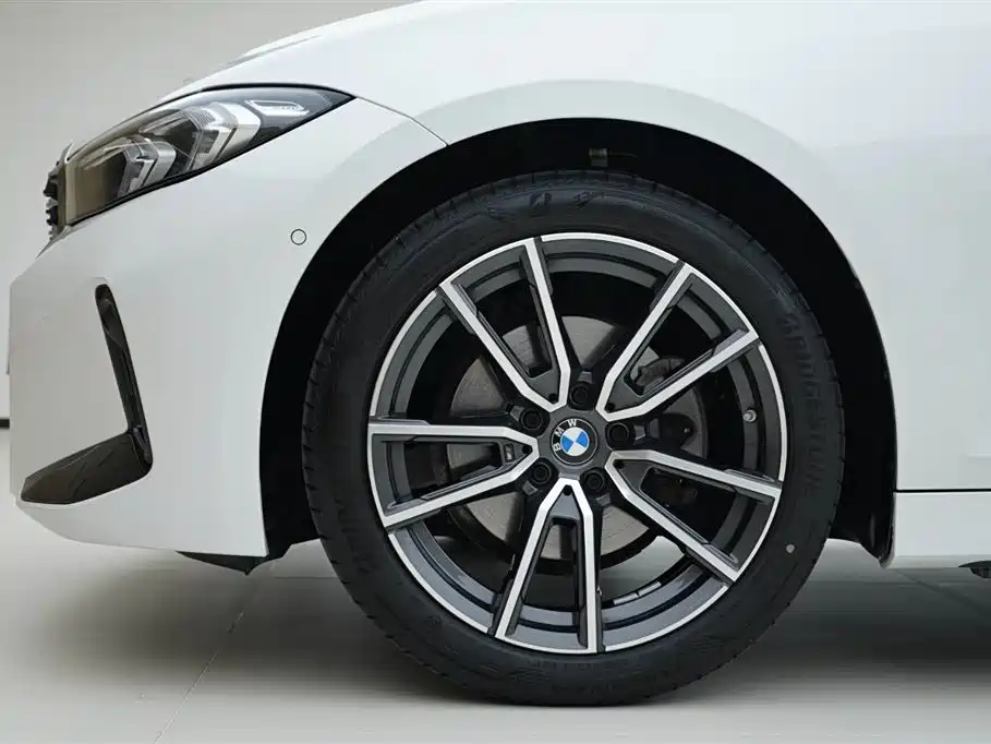 BMW 3 Series 2024 — фото 15
