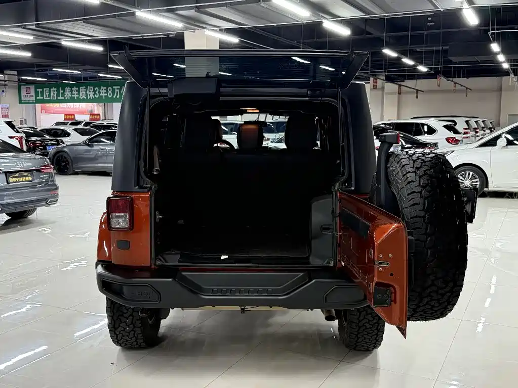 Jeep Wrangler 2014 — фото 8
