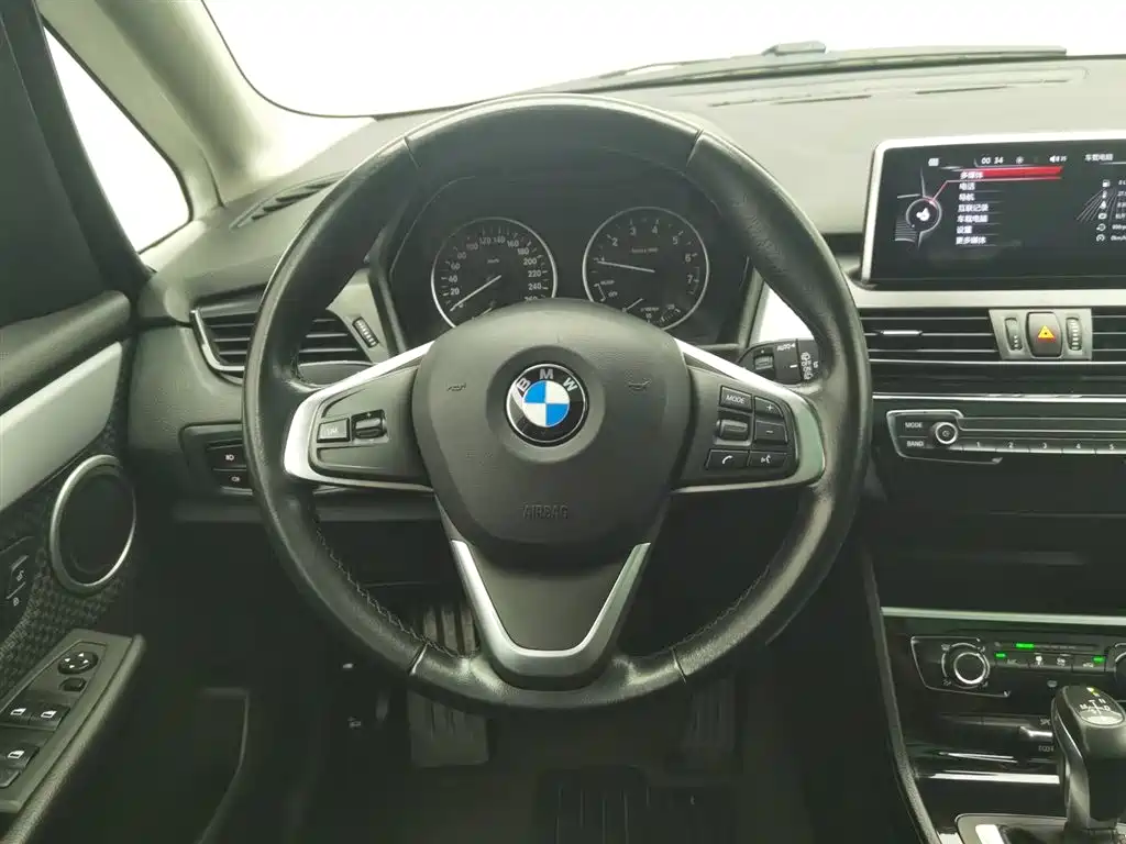 BMW 2 Series Active Tourer 2017 — фото 11
