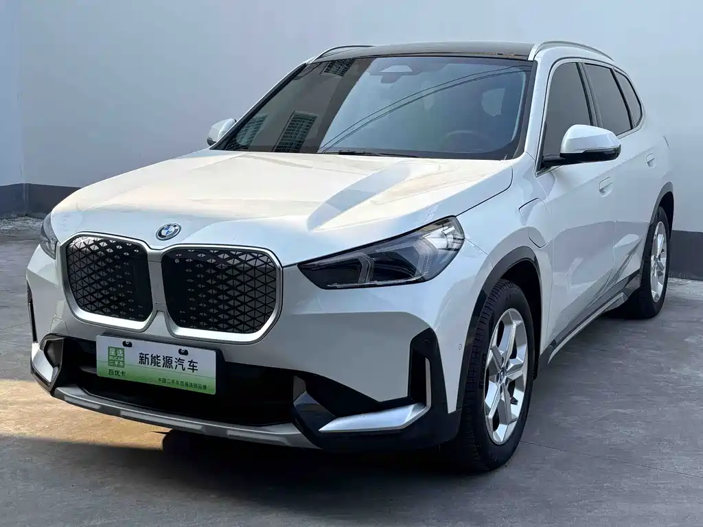BMW iX1 2025