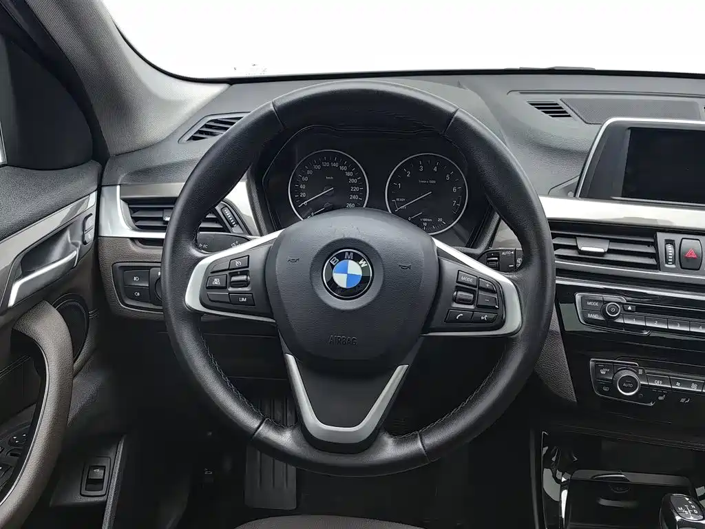 BMW X1 2018 — фото 11
