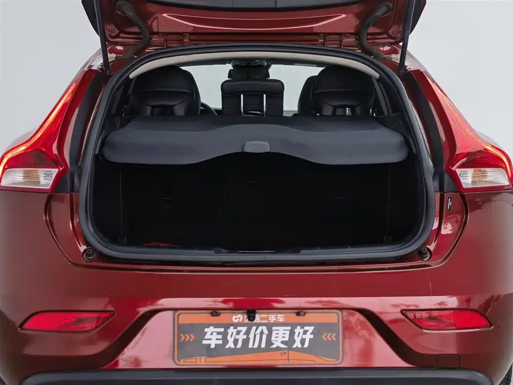 Volvo V40 2018 — фото 16