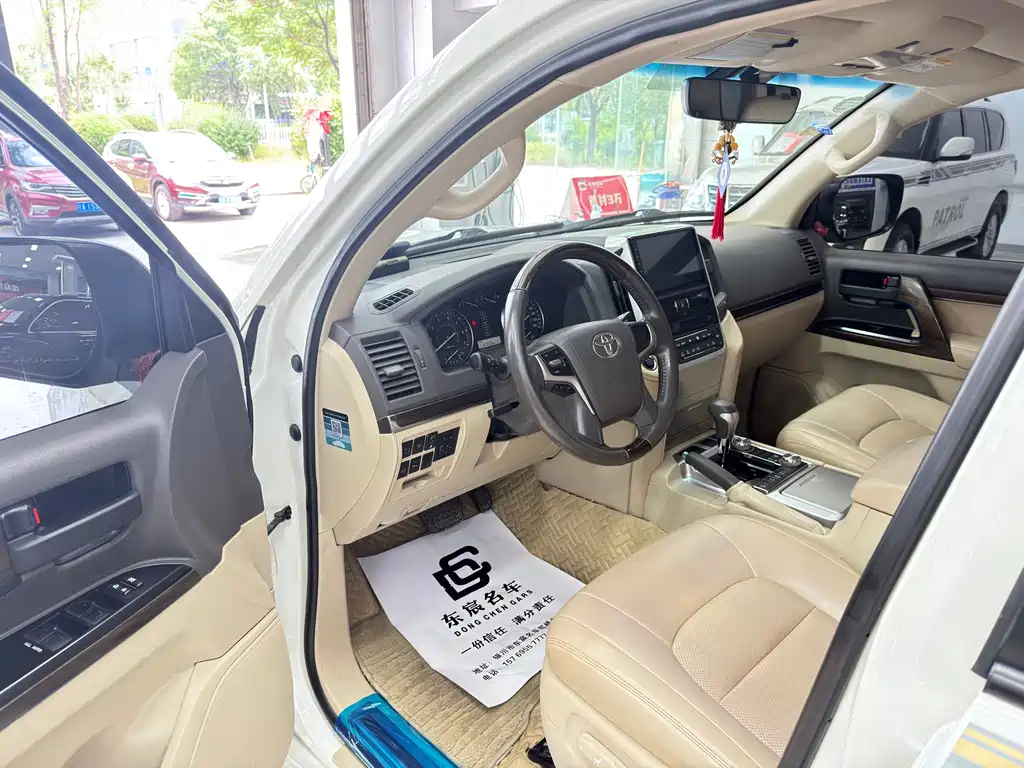 Toyota Land Cruiser 2020 — фото 20