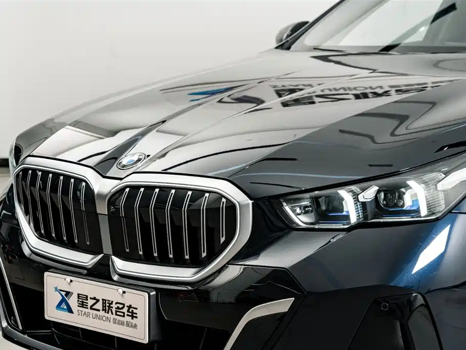 BMW 5 Series 2025 — фото 4