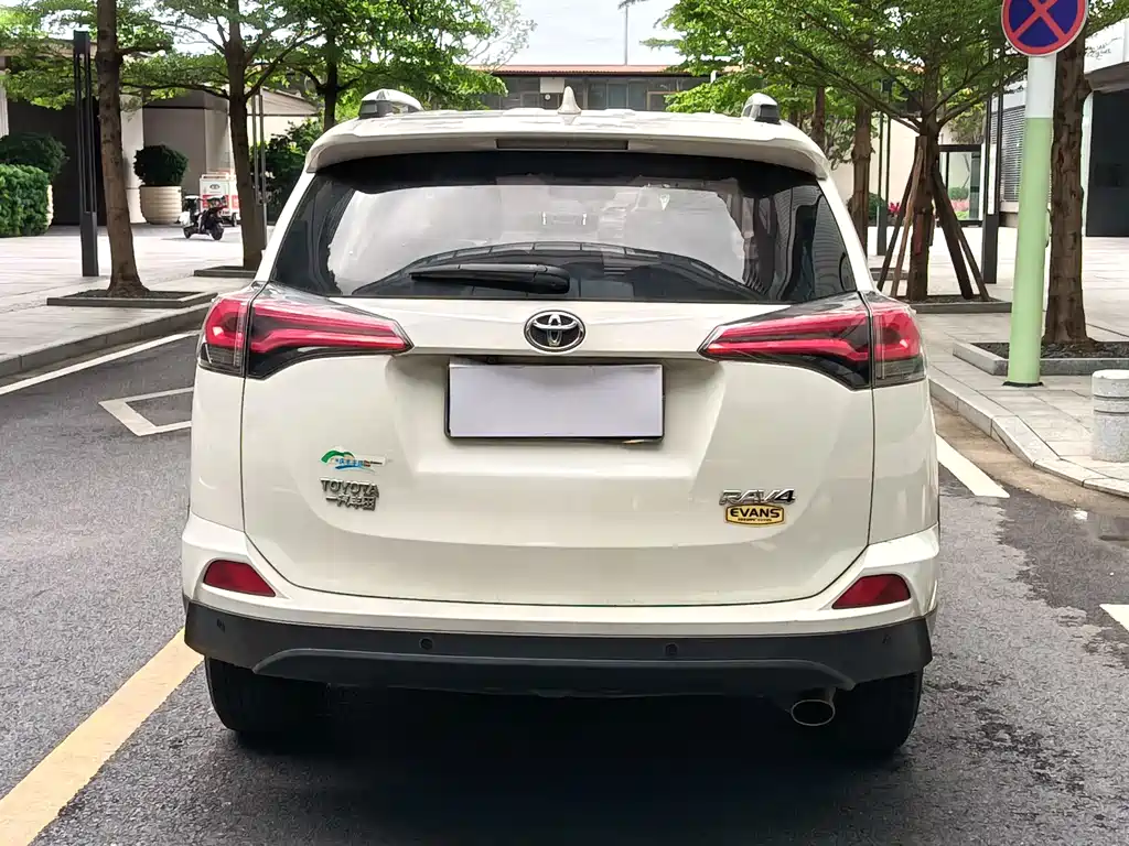 Toyota RAV4 2017 — фото 5