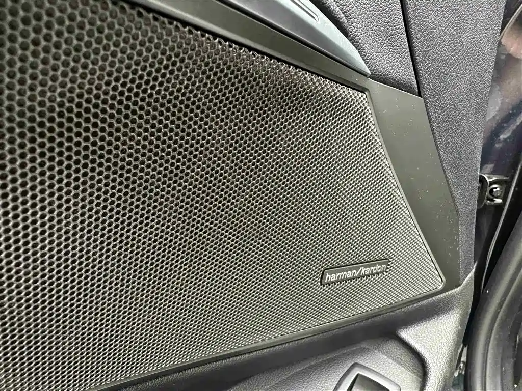 BMW 3 Series 2020 — фото 19