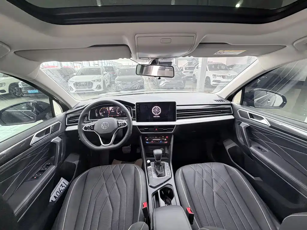 Volkswagen Tiguan L 2023 — фото 10