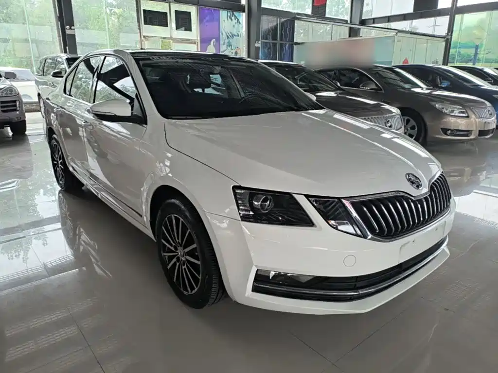 Skoda Octavia 2017 — фото 22
