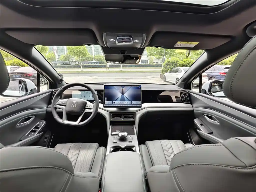 BYD L DM-i 2025 — фото 5
