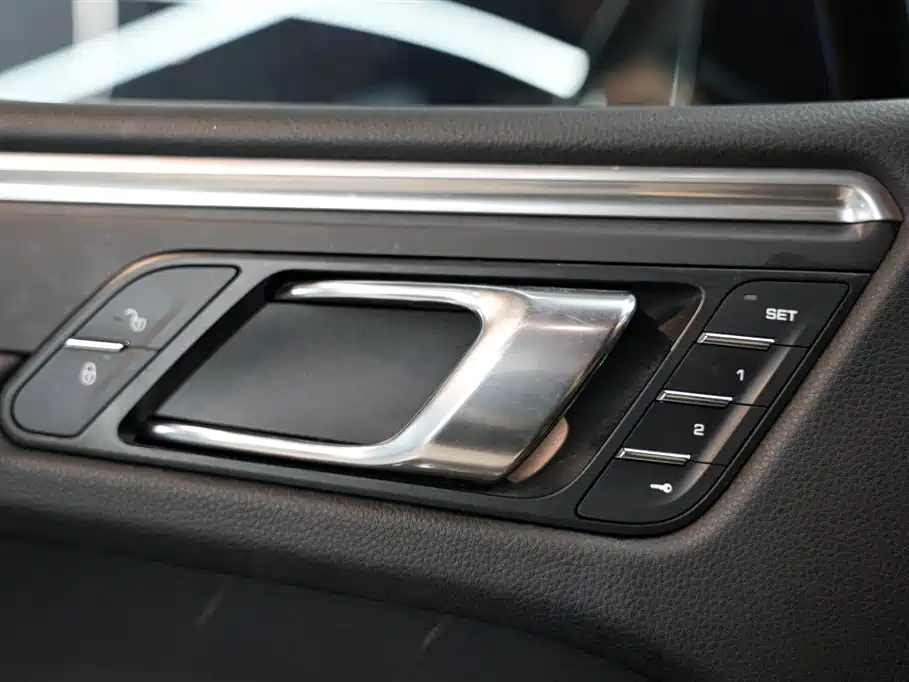 Porsche Macan 2017 — фото 12