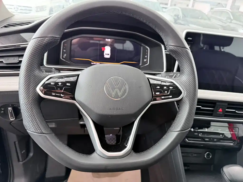 Volkswagen Tiguan L 2023 — фото 11