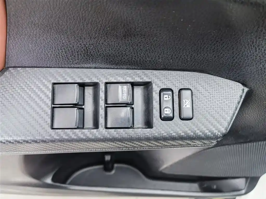 Toyota RAV4 2015 — фото 9