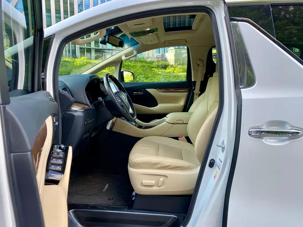 Toyota Alphard 2017 — фото 23