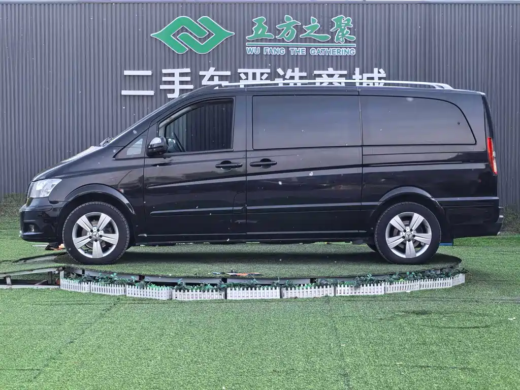 Mercedes-Benz Viano 2015 — фото 19