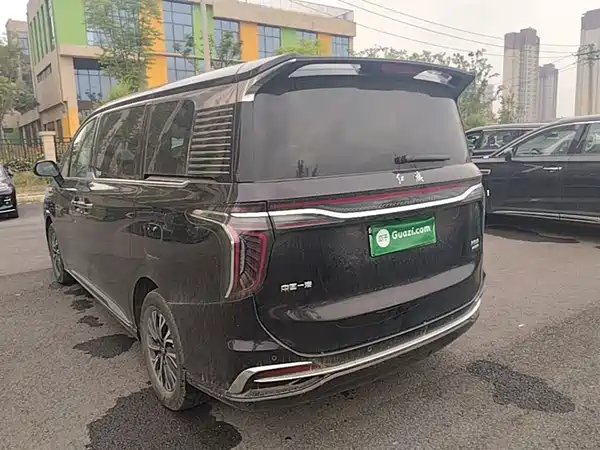 Hongqi HQ9 PHEV 2024