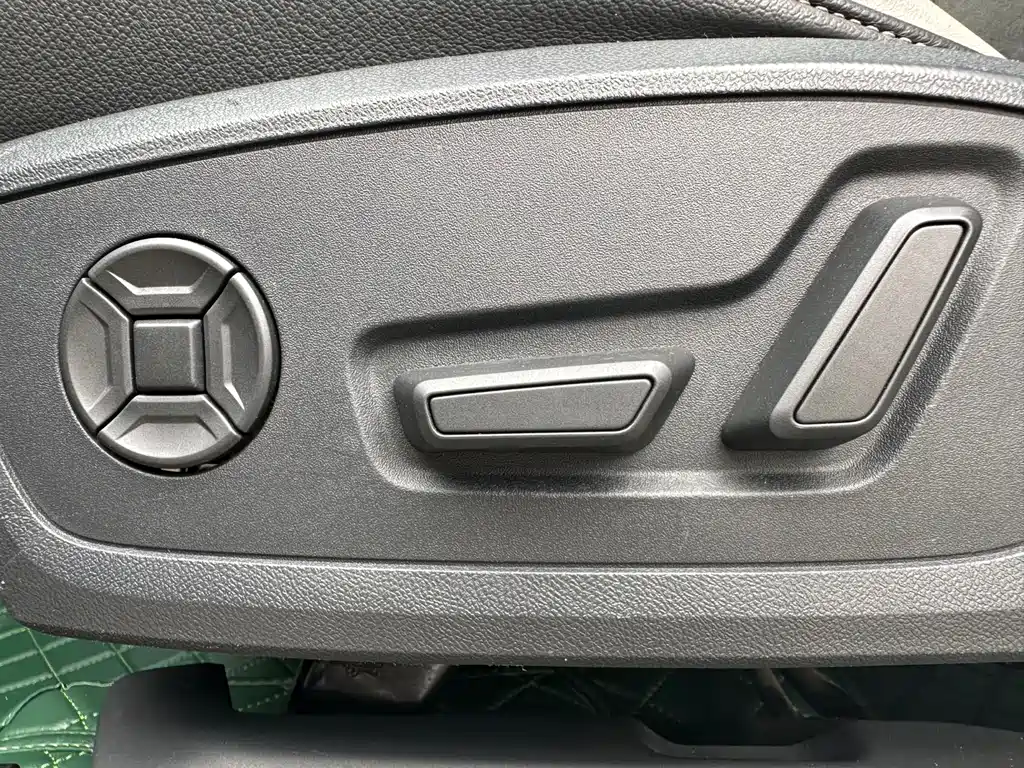 Audi Q3 2021 — фото 12