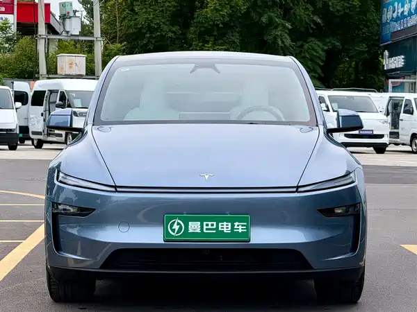 Tesla Model Y 2025
