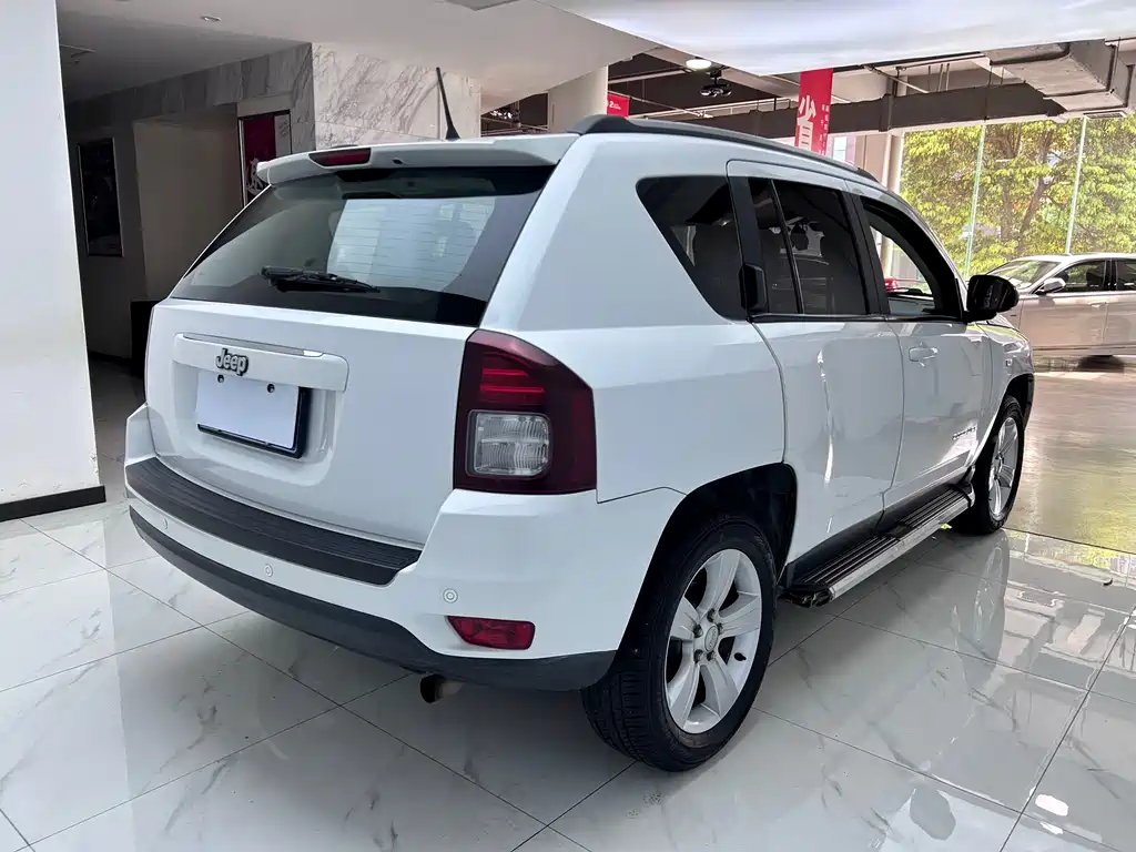 Jeep Compass 2015 — фото 7