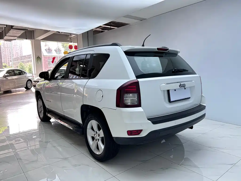 Jeep Compass 2015 — фото 5