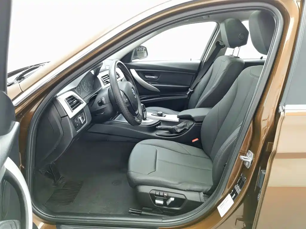 BMW 3 Series 2016 — фото 10