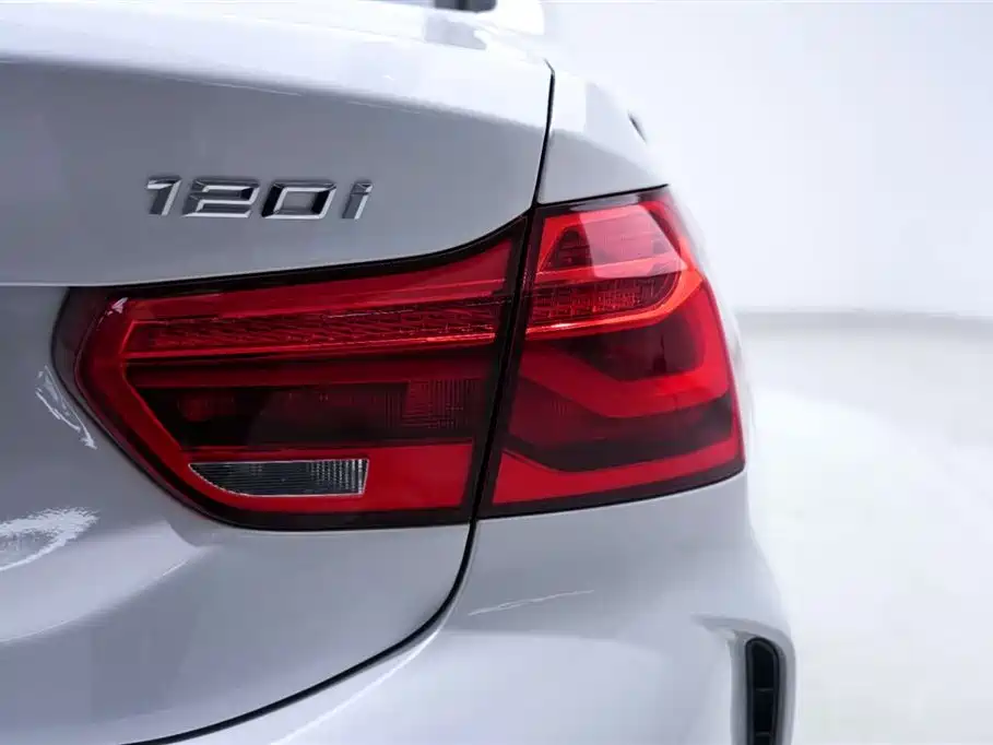 BMW 1 Series 2023 — фото 13