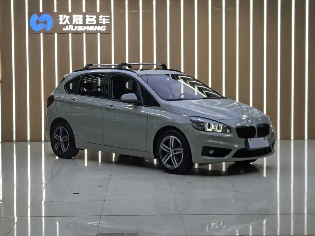 BMW 2 Series Active Tourer 2017 — фото 3