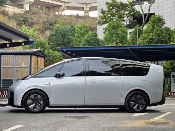 Li Auto MEGA 2025