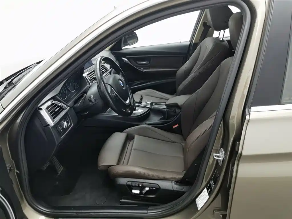 BMW 3 Series 2019 — фото 10