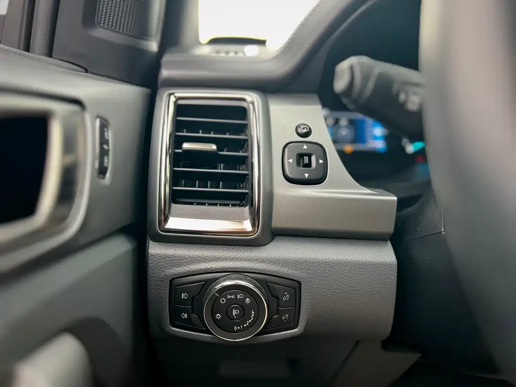 Ford Everest 2017 — фото 17