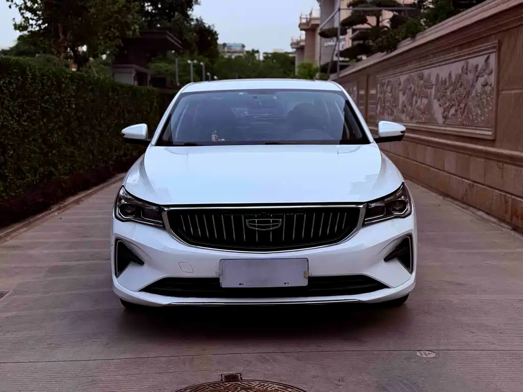 Geely Emgrand 2023