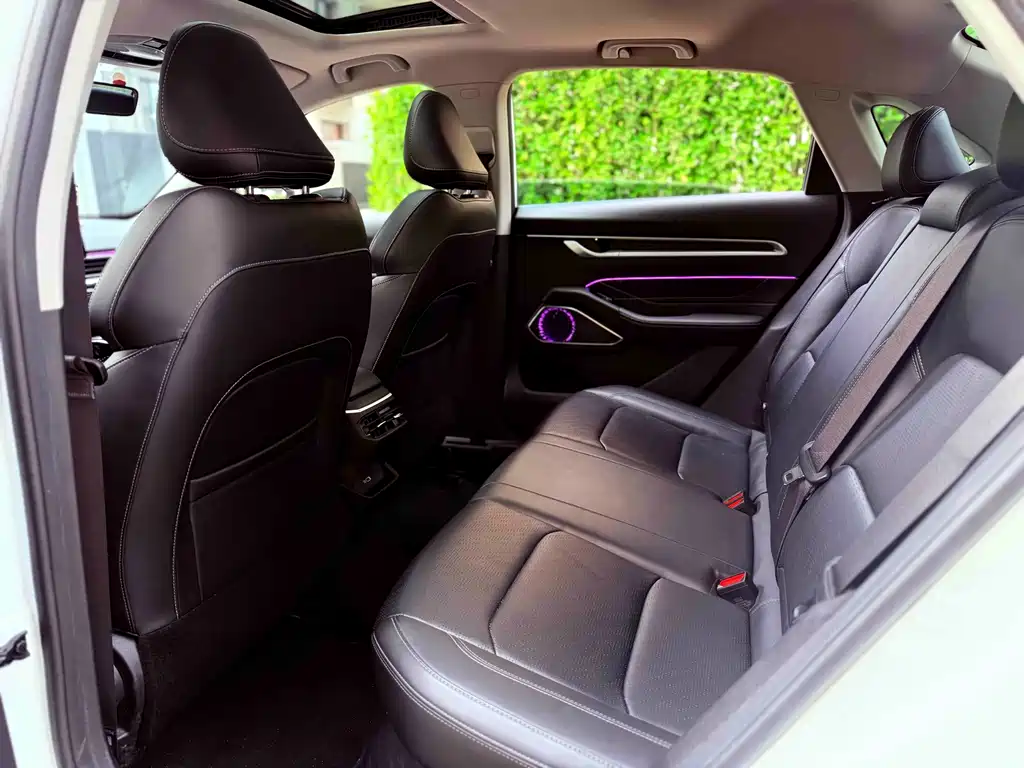 Geely Emgrand 2023