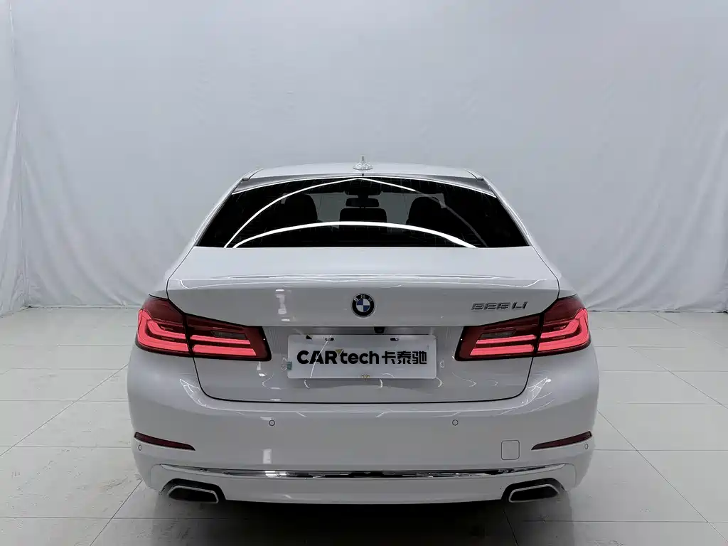 BMW 5 Series 2018 — фото 15