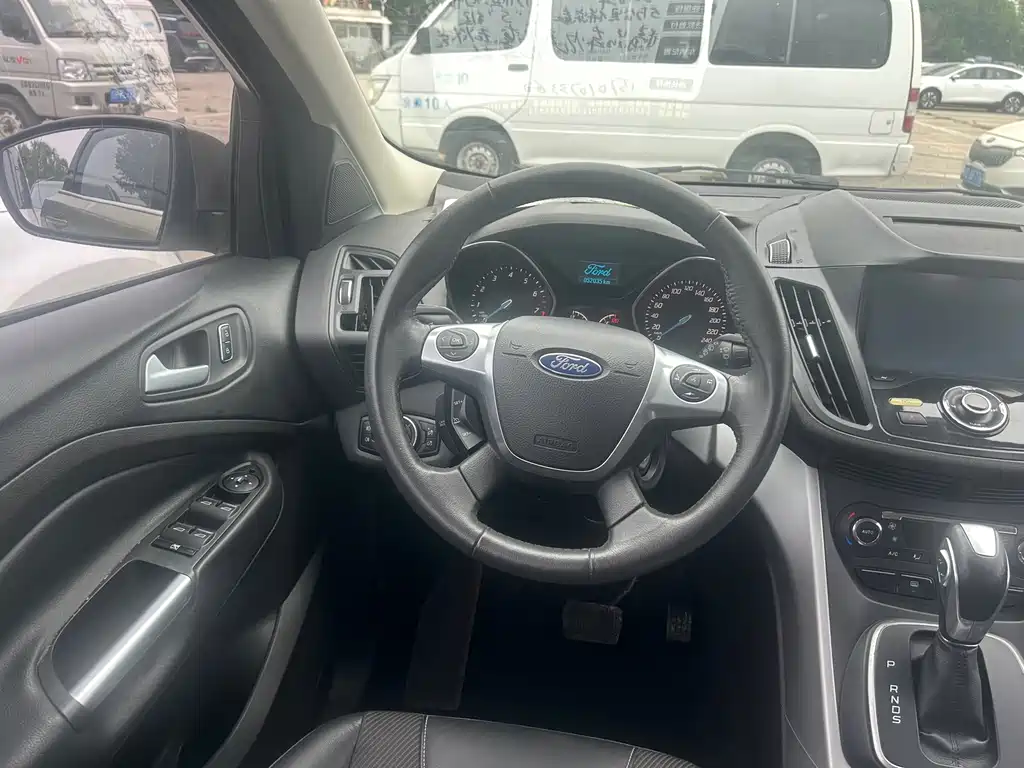 Ford Kuga 2016 — фото 15