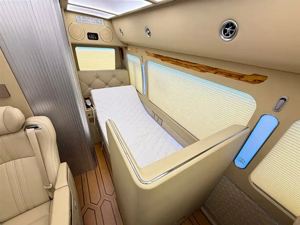 Toyota Coaster 2023 — фото 15
