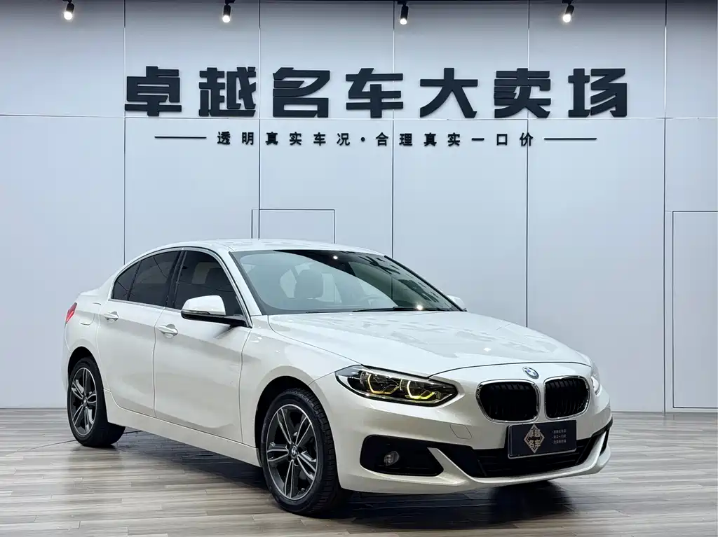 BMW 1 Series 2019 — фото 1