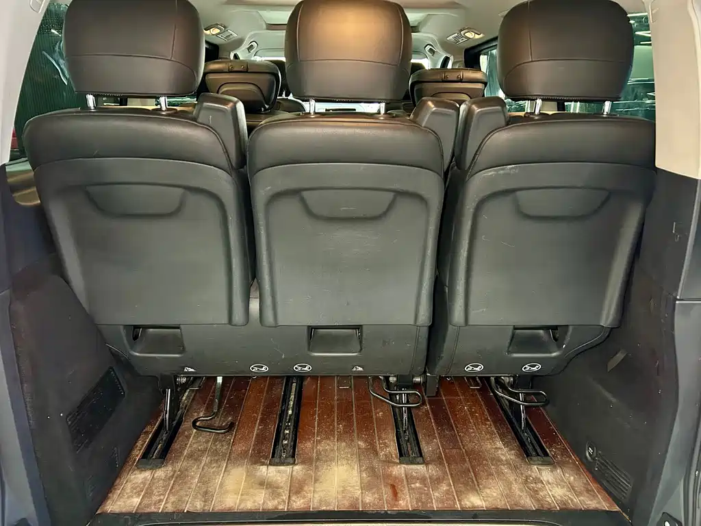 Mercedes-Benz V-Class 2019 — фото 27