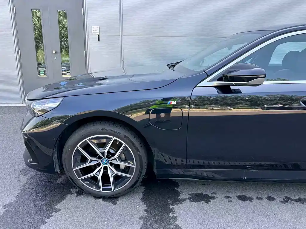 BMW i5 2025 — фото 2