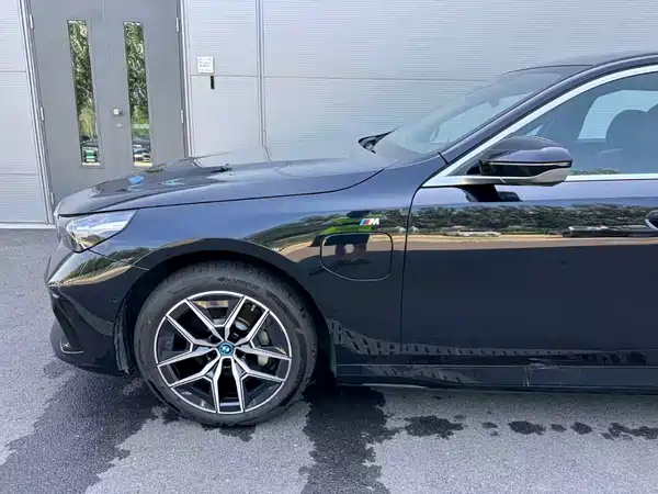 BMW i5 2025